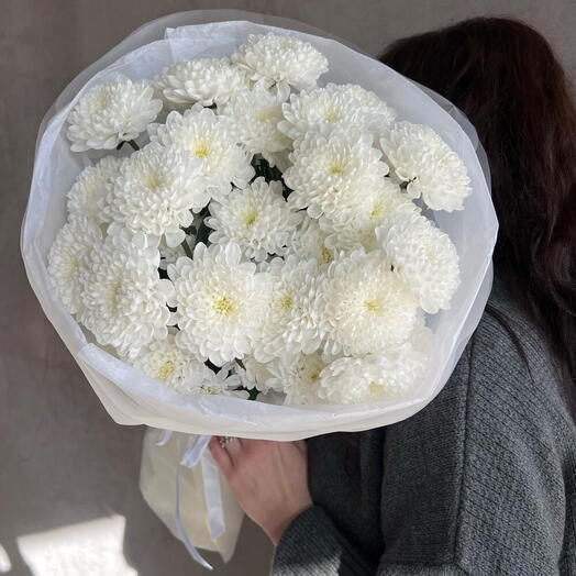 Букет белых хризантем