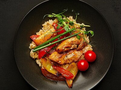 Рис с курицей в остром соусе 