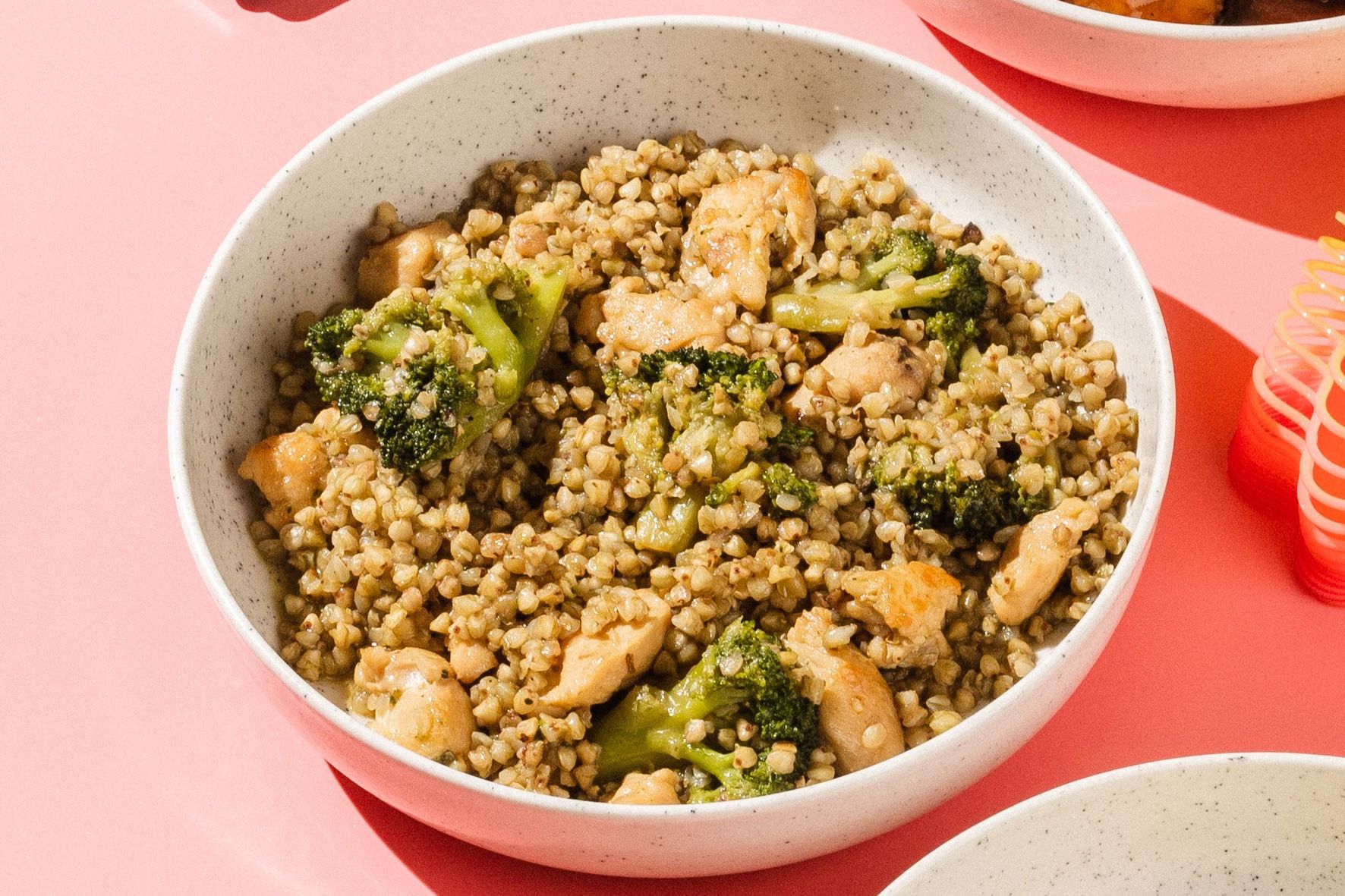 Зеленый гречеотто с брокколи и куриным филе