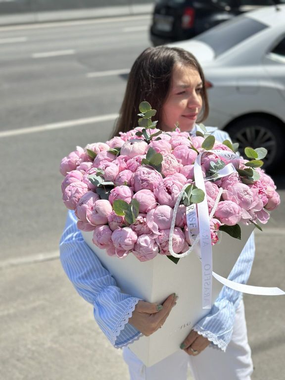 71 пион с эвкалиптом