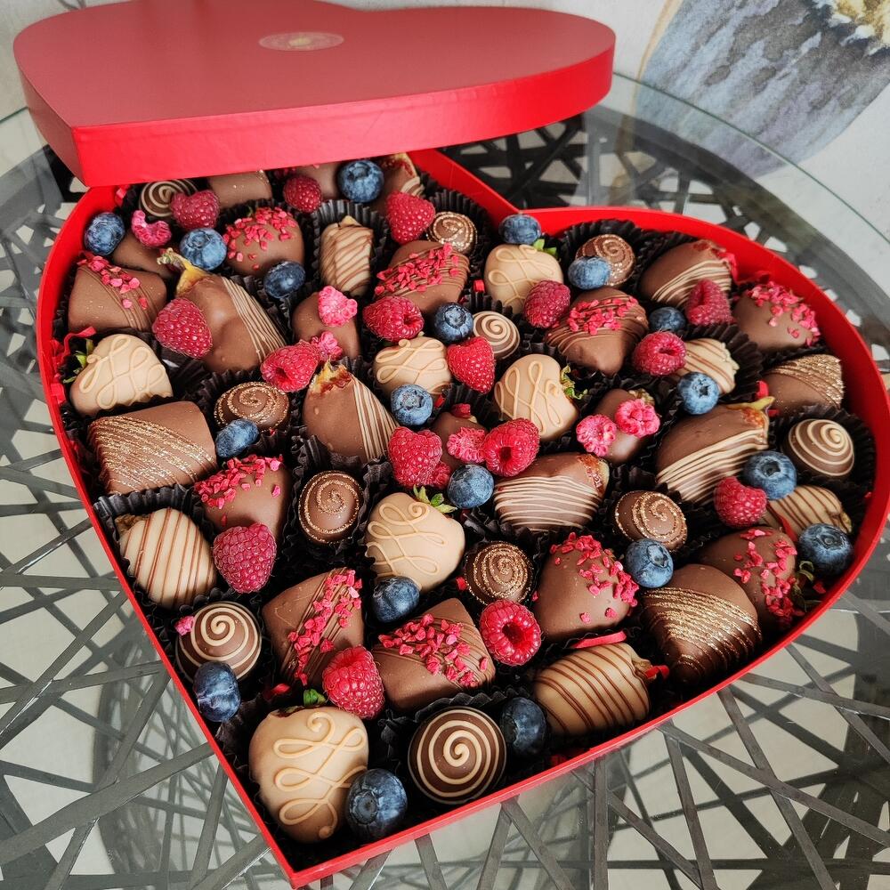 Клубника в шоколаде, сердце mix "Сочная любовь"