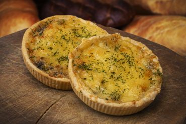 Киш с курицей и грибами