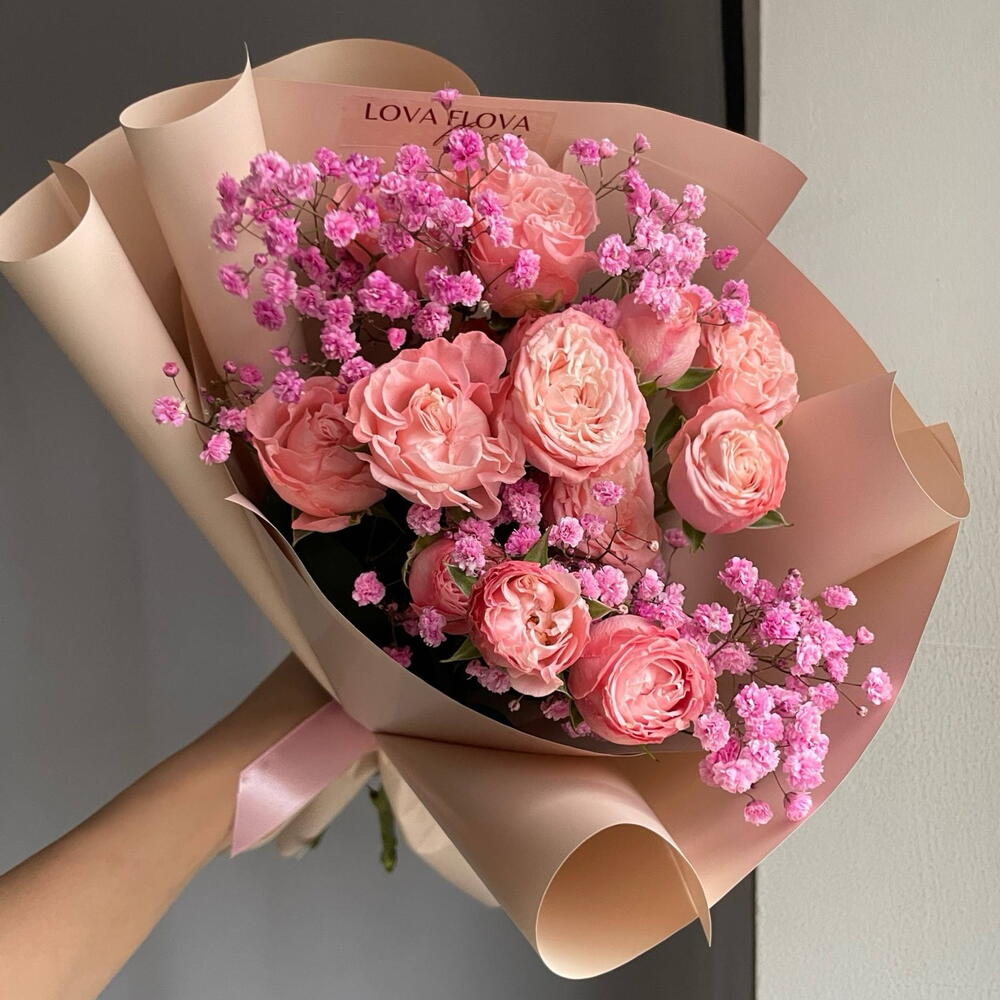 Букет «Теплое лето» пион. кустовая роза, гипсофила