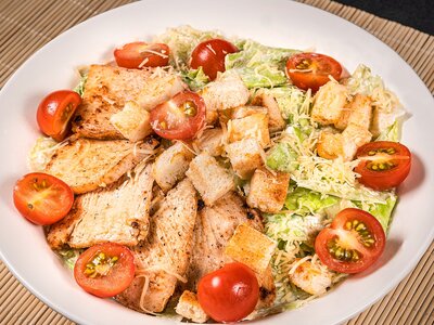 Цезарь с курицей