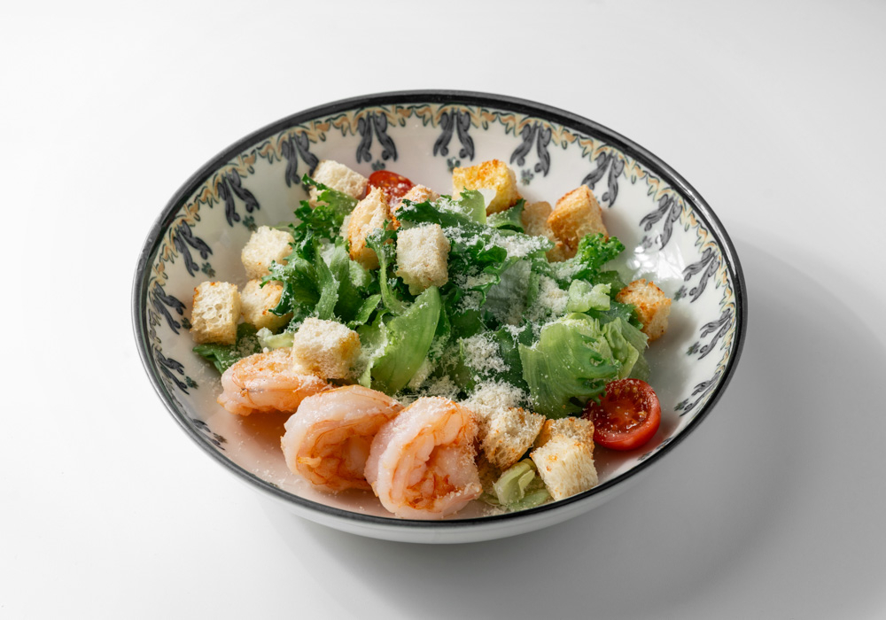 Салат Цезарь с креветками