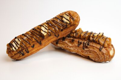 Эклер карамельный