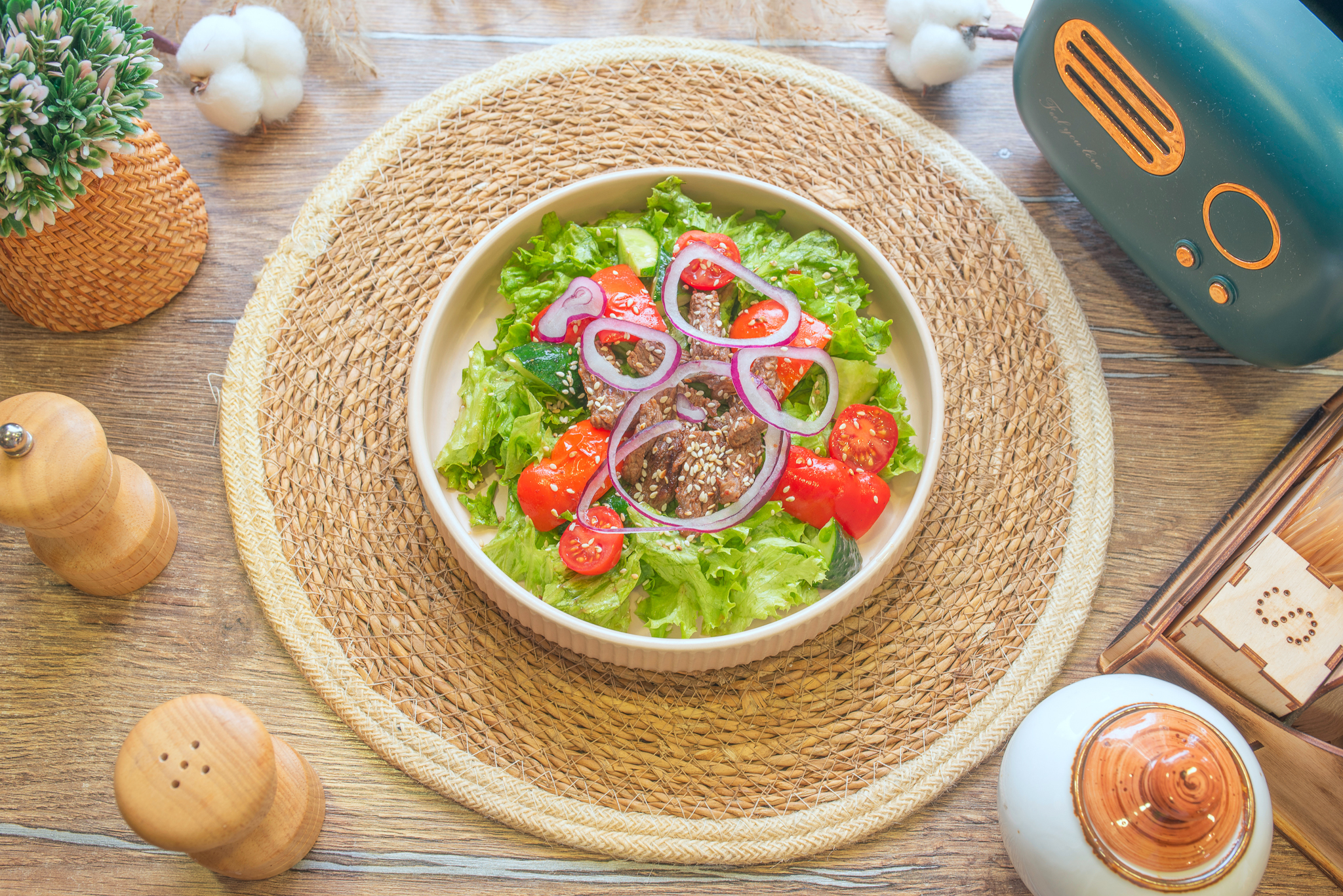 Салат с говядиной и печеными овощами