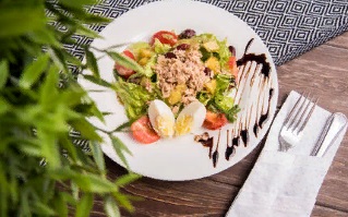 Салат теплый с тунцом 210 г