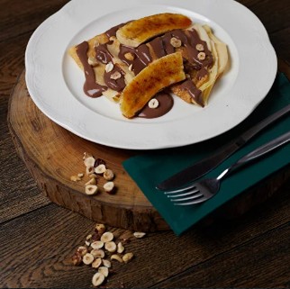 Блины с нутеллой и обожженным бананом