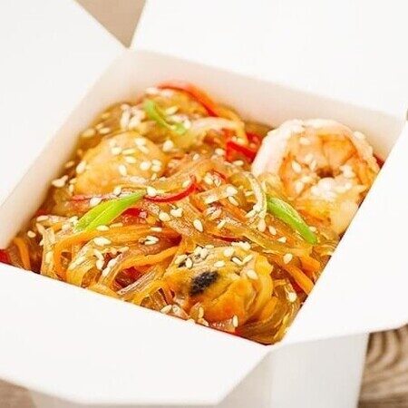 Фунчоза с креветками и сливочным соусом 