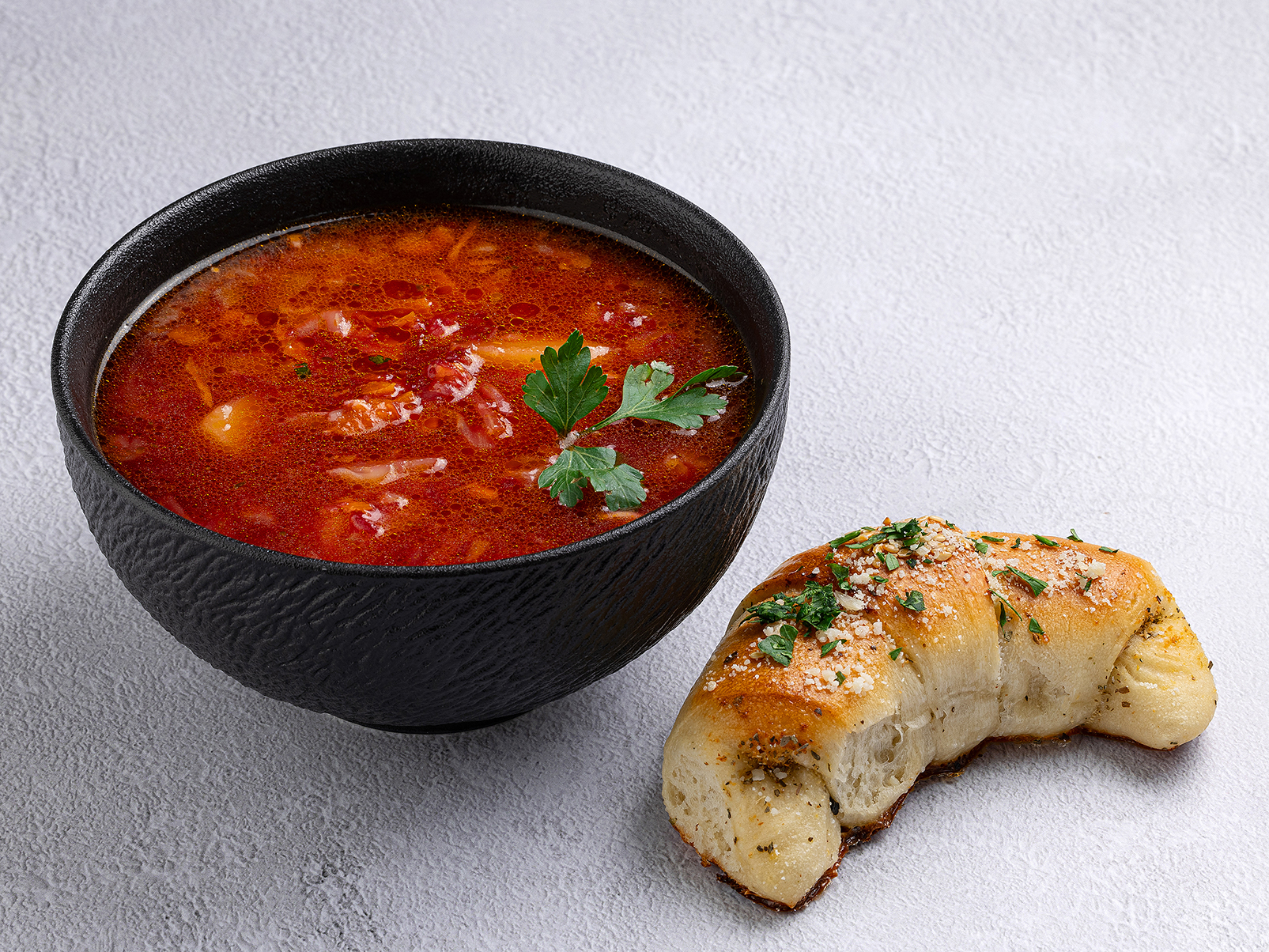 Бьетола с чесночной булочкой