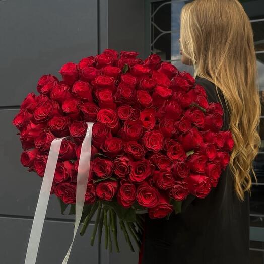 101 Роза красная свежая с лентой