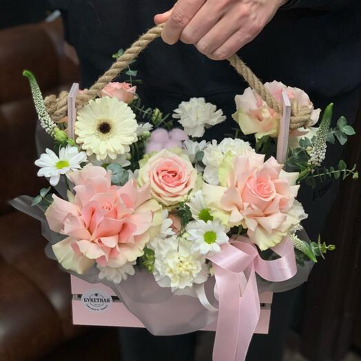 Нежный ящик с цветами