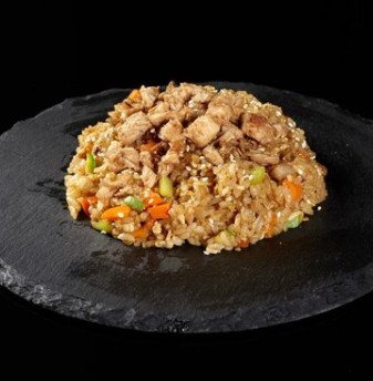 Рис с курицей и овощи и соус на выбор