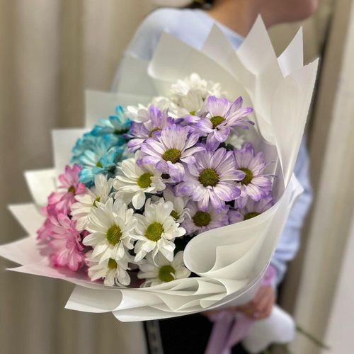 Букет из цветных ромашек (б1899)
