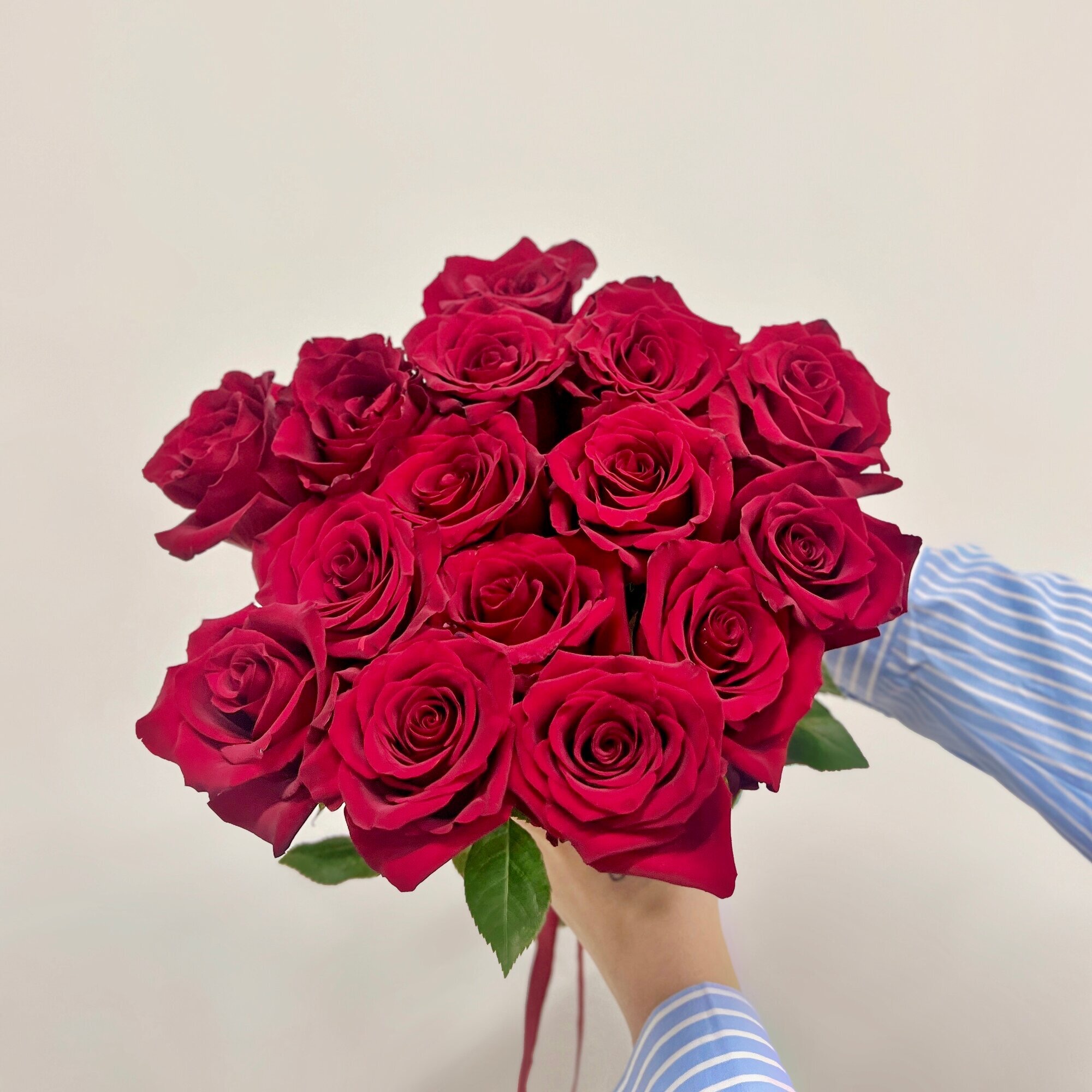 Букет из 15 красных роз 50 см
