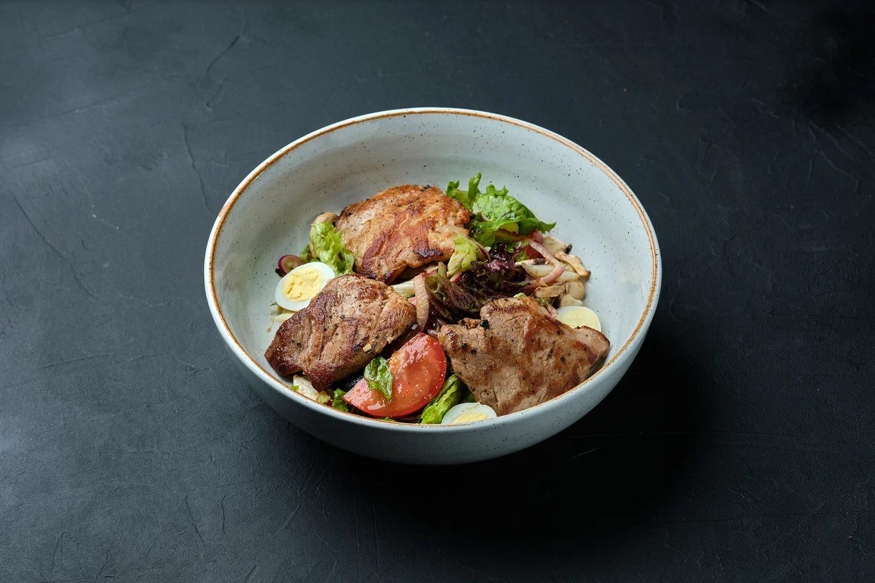 Мясной салат