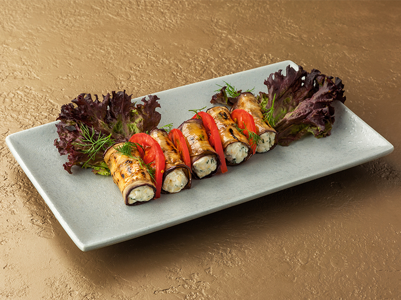 Рулетики из баклажанов с сырной начинкой