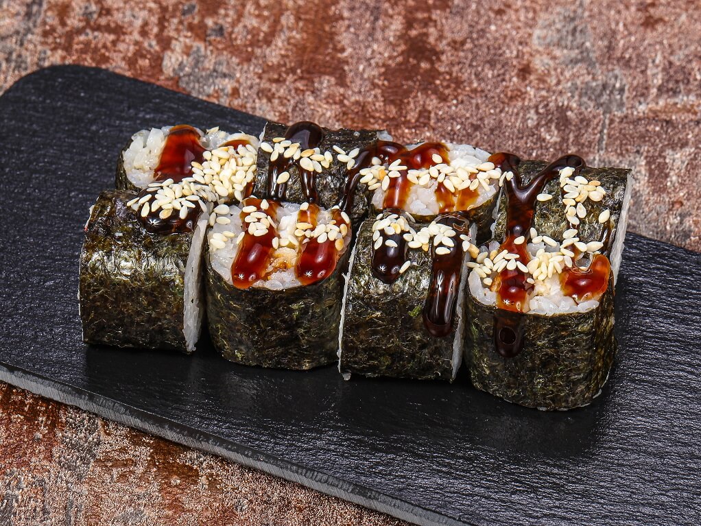 Классический маки с угрём