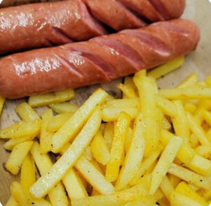 Сосиски с жареной картошкой