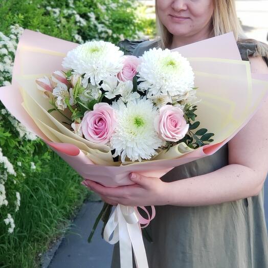 Букет с одноголовыми хризантемами