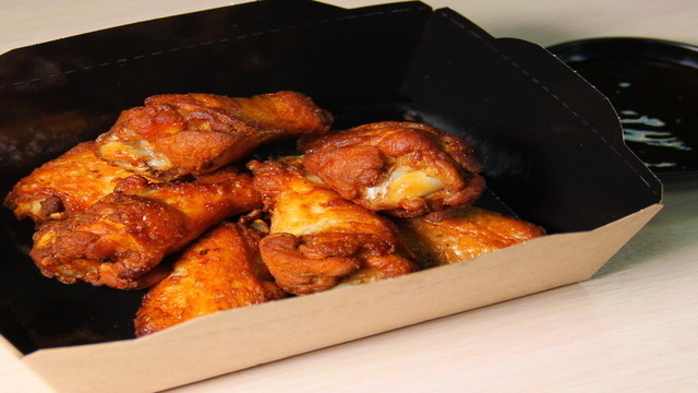 Куриные крылышки с соусом BBQ