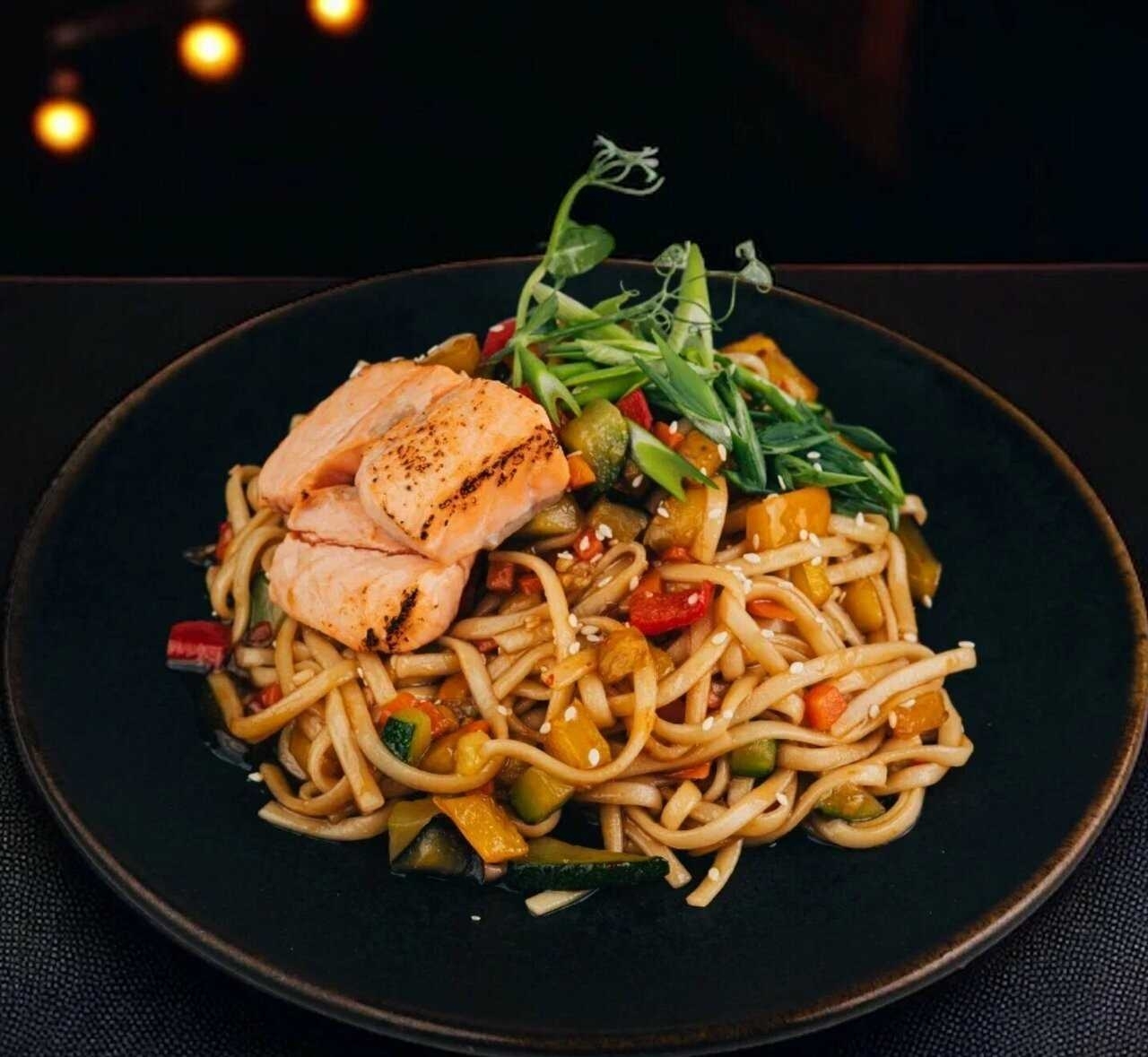 Лапша с лососем