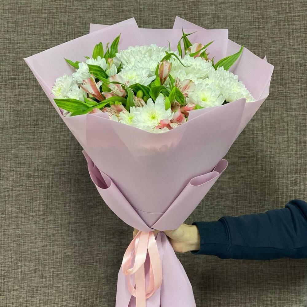 Альстромерия с хризантемами