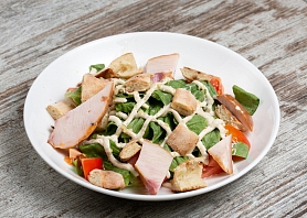 Салат Цезарь с копченой курицей