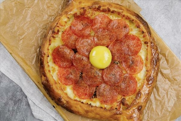 Хачапури по-аджарски с пепперони