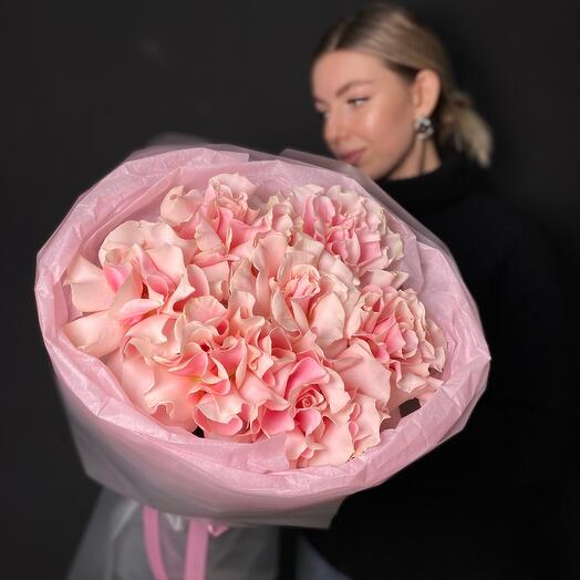 Стильный моно букет из 7 розовых франц.вывер.роз