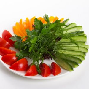 Ассорти из свежих овощей