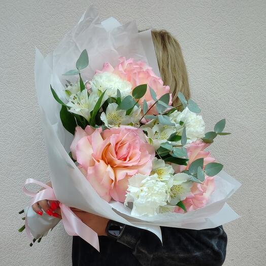 Букет "Капель" с французскими розами и альстромерией