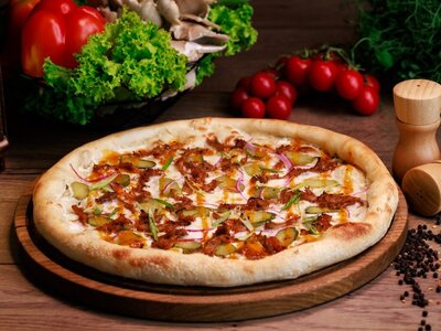 Пицца с рваной свининой