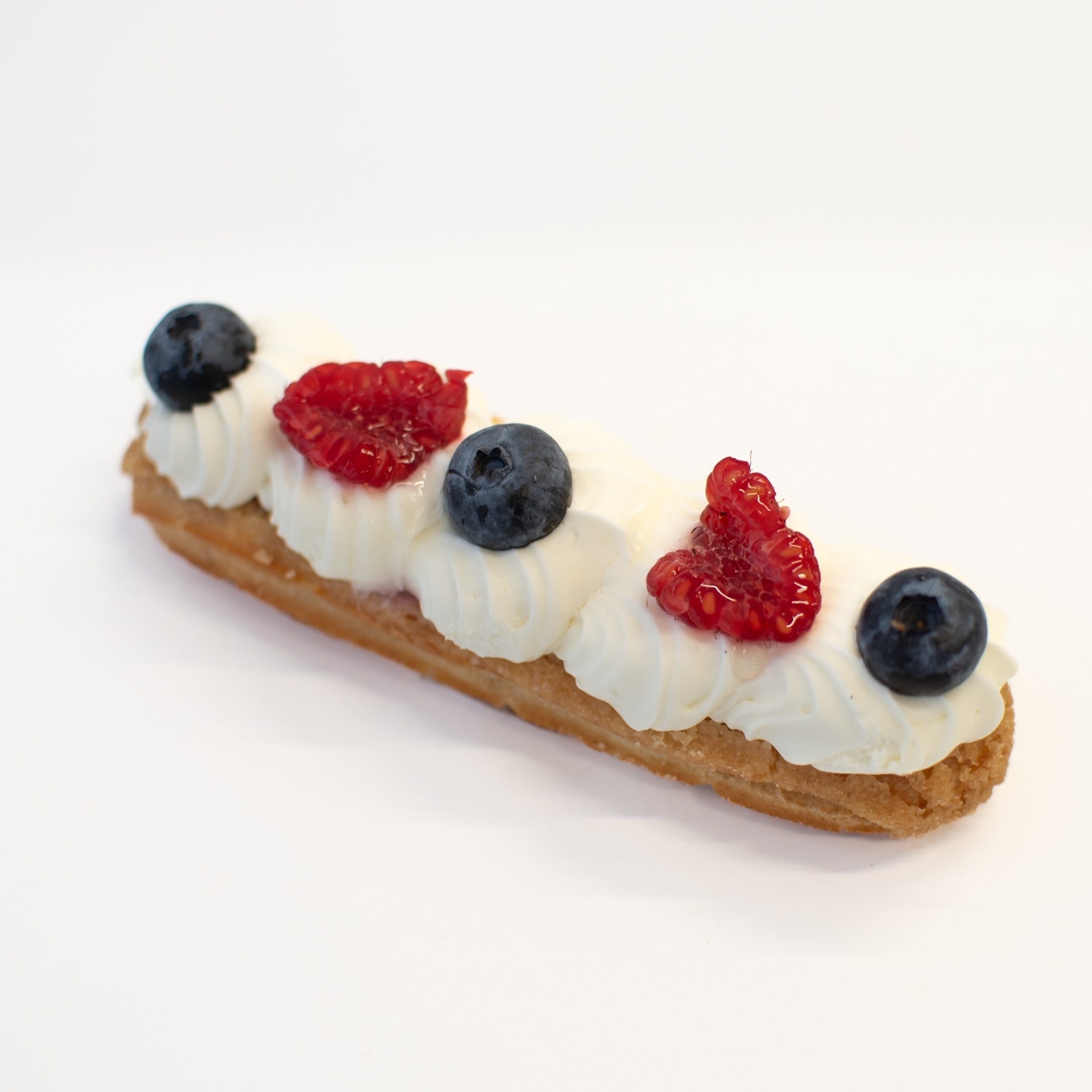 Ягодный эклер