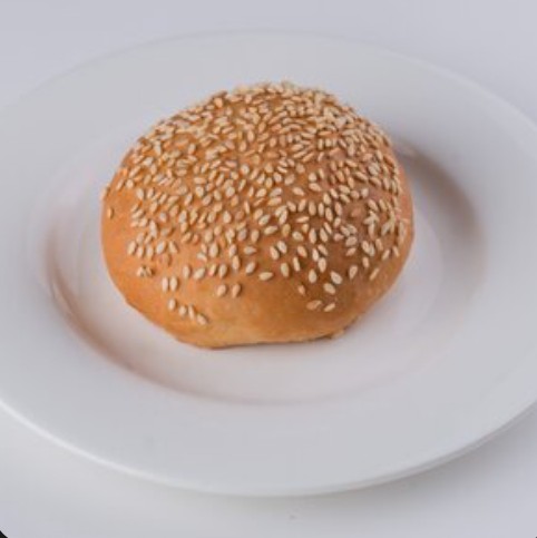 Булочка белая с кунжутом