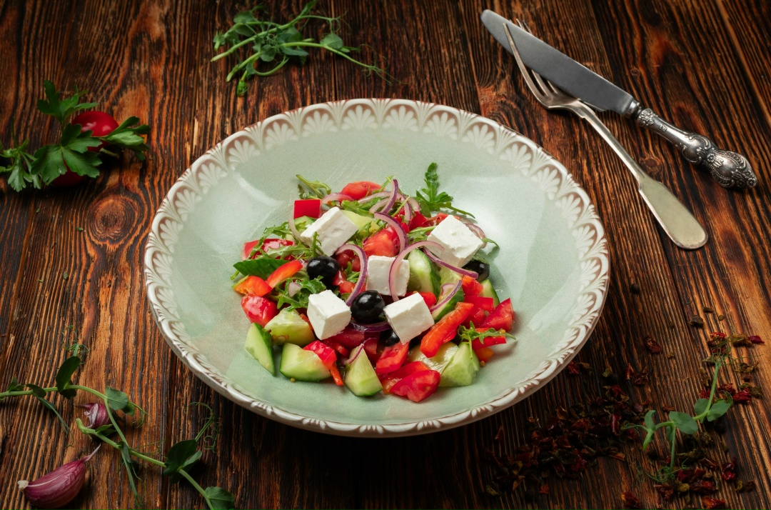 Греческий с рукколой