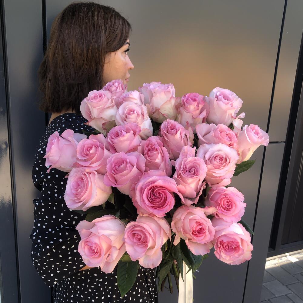 Букет нежно-розовых роз 25 шт