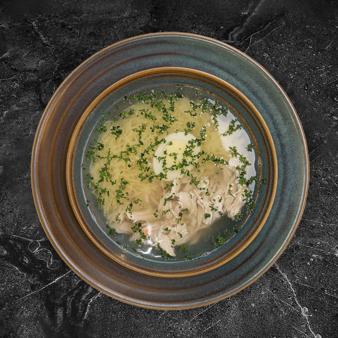 Куриный бульон с лапшой
