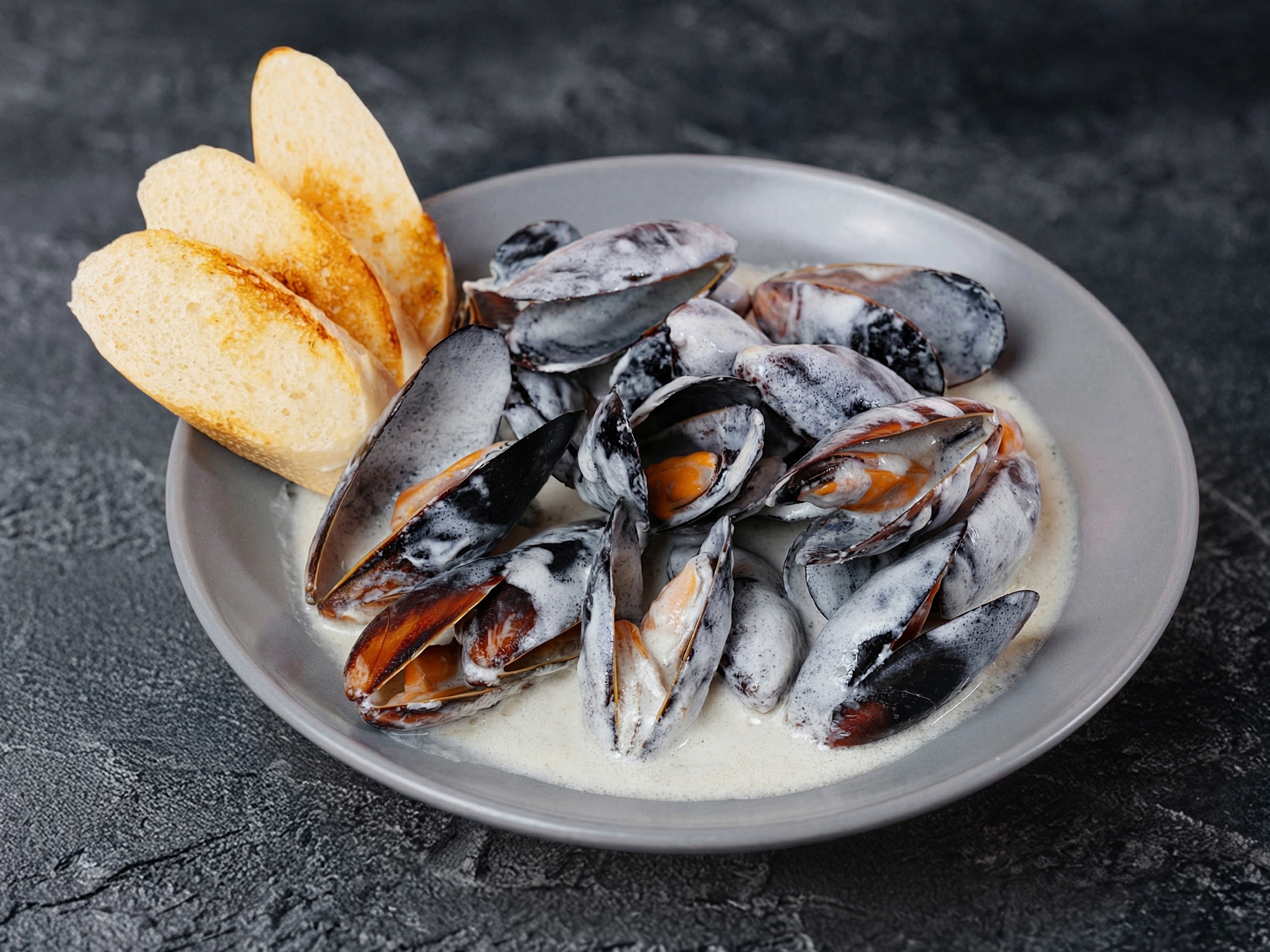 Мидии в сливочно-сырном соусе