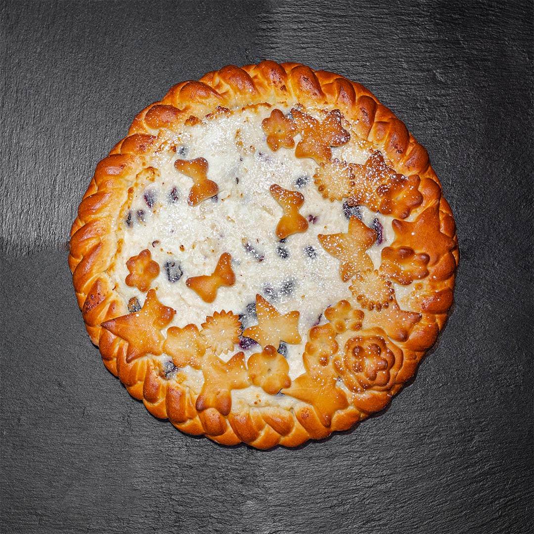 Пирог с творогом и изюмом
