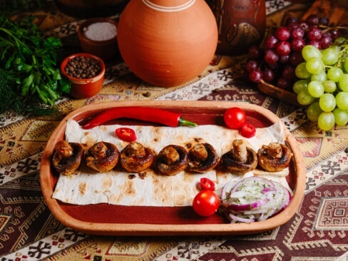 Грибы шампиньоны на мангале