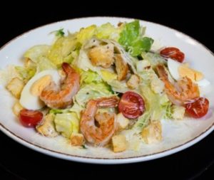 Салат Цезарь с креветкой