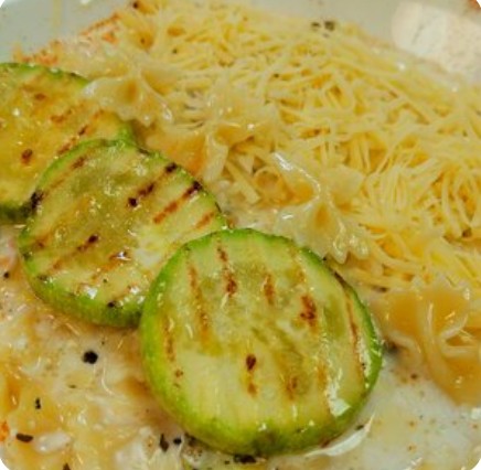 Паста с цукини в сметанном соусе