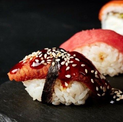 Суши с угрем