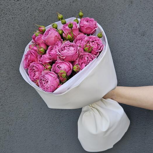 Букет из кустовой пион розы