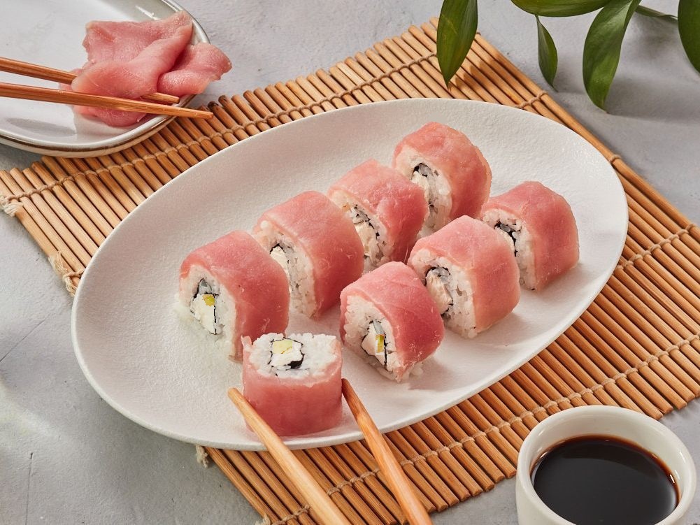 С тунцом и авокадо