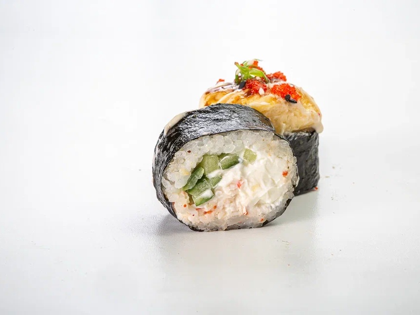 Запечённый ролл со снежным крабом и миксом соусов - 4 шт