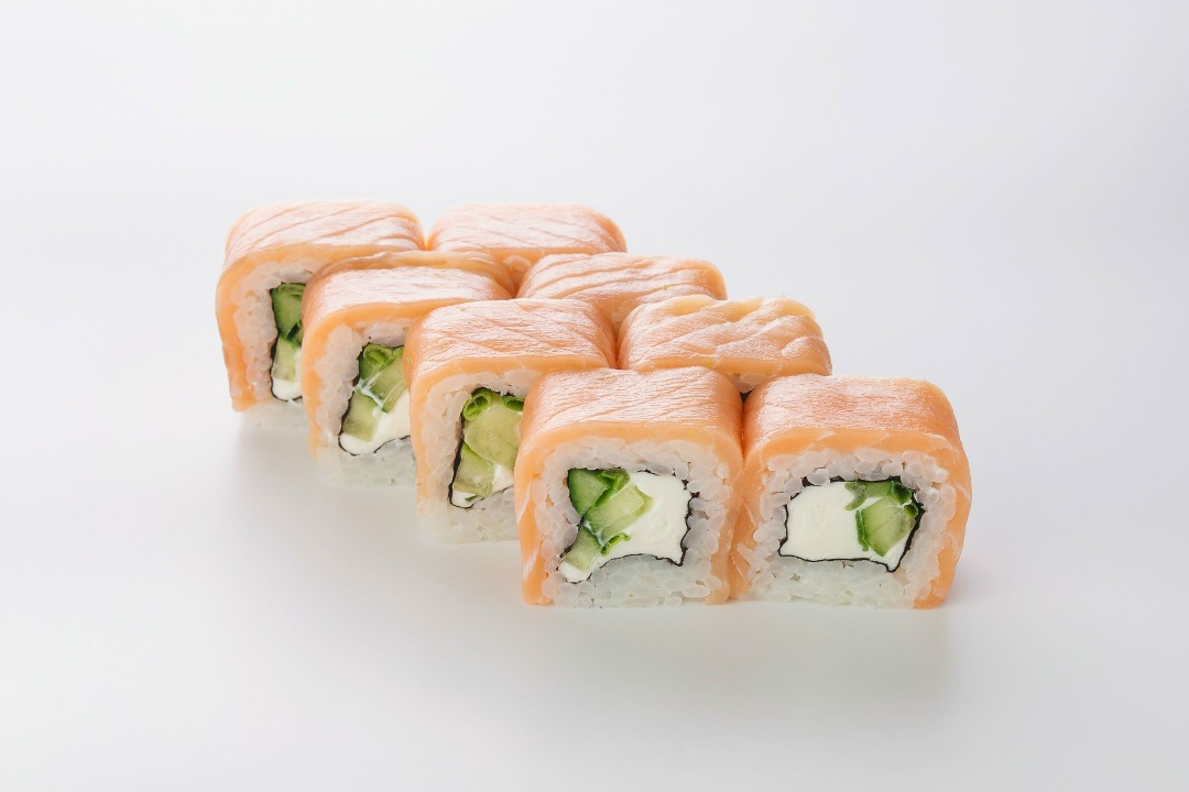 Ролл филадельфия с копченным лососем