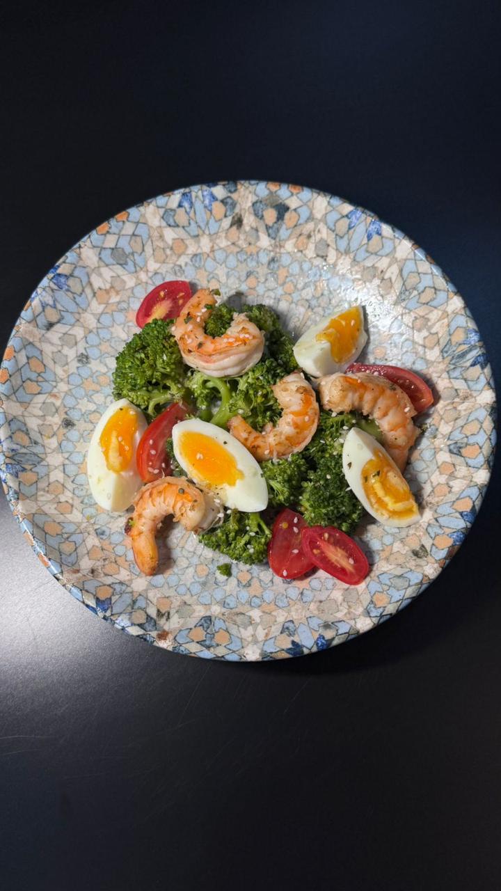 Салат с креветкой и брокколи